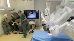 El hombre fue operado con un robot Da Vinci
