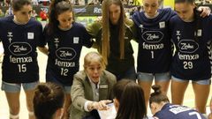 Cristina Cantero dando indicaciones en un tiempo muerto