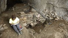 Primera etapa de las catas arqueol�gicas en la Cova de San Xo�n Vello, en Viveiro