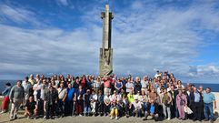 Un centenar de personas participaron en el viaje a Cantabria desde Dumbr�a