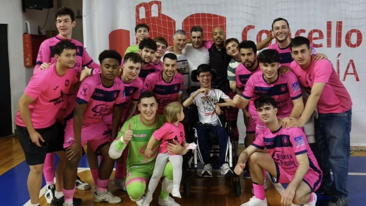 El Ribeira FS vuelve a Segunda B después de golear 11-1 y 1-6 en la final por el ascenso al La Folia de San Vicente de la Barquera