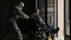 Mayores contagiados de varias residencias fueron trasladados a la residencia integrada de Ba�os de Molgas