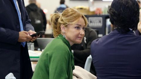 La presidenta del Celta, Mari&aacute;n Mouri&ntilde;o, en Peinador en la ma&ntilde;ana de este mi&eacute;rcoles, antes de volar a Friburgo.