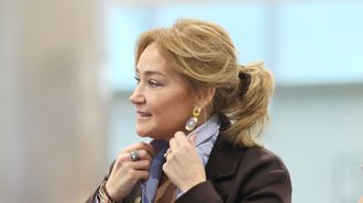 La presidenta del Celta, Mari�n Mouri�o, el mi�rcoles en el aeropuerto de Peinador.