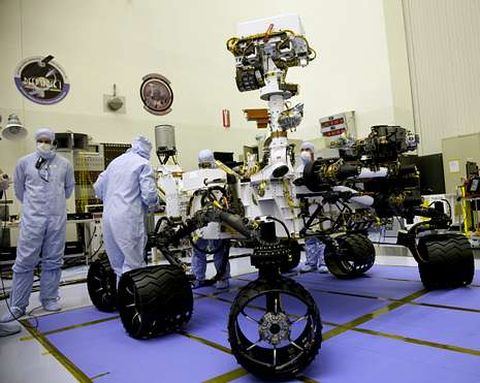 Al contrario que otros exploradores, �Curiosity� carece de paneles solares. En su lugar utiliza el calor que desprende la desintegraci�n radiactiva del plutonio para calentar los instrumentos y producir electricidad durante todo el tiempo que dure la misi�n