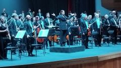 La directora de orquesta Delyana Lazarova, al frente de la OSG