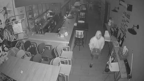 Roban en el bar Berry de A Coru&ntilde;a