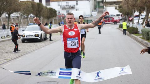 Anxo Lado ga�ou nos �ltimos metros a Dami�n �lvarez na proba de 3K do Correndo en Camari�as