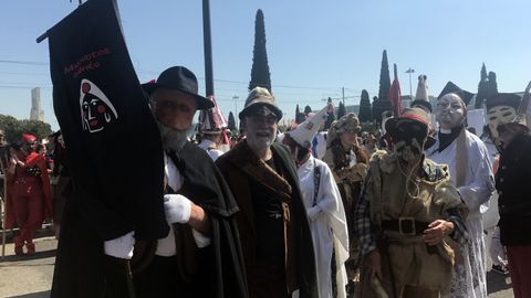 Los Mazcaritos de Oviedo, durante el desfile del festival de la M�scara Ib�rica de Belem