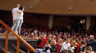 �xito de p�blico en el auditorio de la Casa da Cultura en un desfile de moda organizado por ACIA en el a�o 2013