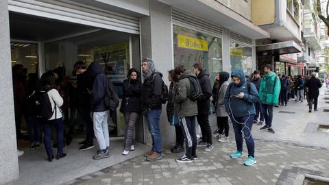 Colas para votar por correo en Madrid en las pasadas generales. Fue el segundo m�s alto de la historia