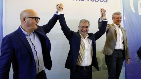 Baltar, Luis Menor y Alfonso Rueda, durante un mitin en Pereiro de Aguiar en la campaa de las municipales.