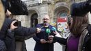 El nacionalista Efrn Castro, este jueves delante de la sede de la Deputacin de Lugo