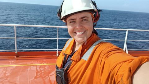 La avilesina es primera oficial de un buque mercante