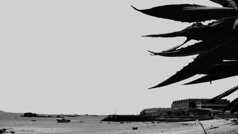 Vista de Casti�eiras coas f�bricas de Nafonso e Barreras coa rampla de atraque � vista. Ano 1977.