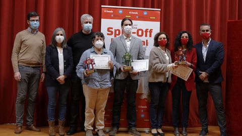 Los premiados. �scar Pedreira, �ngela Saavedra, Miguel �ngel Rodr�guez y Nieves Rodr�guez, del Laboratorio de Bases de Datos de la UDC; Esteban V�zquez, de la empresa de Vigo Alice Biometrics, y Vanesa Castro, Cristina Geada y Jorge Pereira, de Mestrelab Research