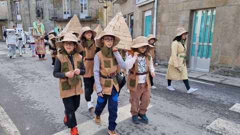 Desfile de los pequeos de Trives