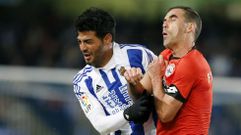 Navarro y Vela, durante el Real Sociedad-D�por de la temporada pasada