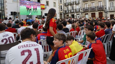 Viveiro ya se concentr� en la plaza Mayor el martes para ver las semifinales.