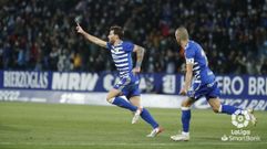 Sergi Enrich celebra un gol con la Ponferradina