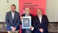 Barb�n, en la entrega del premio Jos� Fernand�n 2019 que concede la Agrupaci�n de Castrill�n al presidente de honor de la FSA-PSOE, Pablo Garc�a