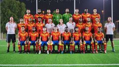 Mediero, primero por la izquierda sentado