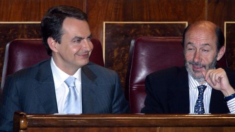 Junto a Jos Luis Rodrguez Zapatero durante el debate de investidura en el 2004