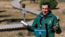 Juanma Moreno, presidente de Andaluc�a, en Almonte (Huelva).