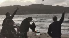 El equipo de rodaje de �Justicia artificial� trabaj� hasta �ltima hora en la playa de Santa Comba