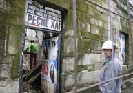 El desescombro del interior del pazo comenz� ayer. 