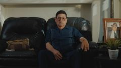 Abraham Quintanilla, en la pel�cula de Netflix �Selena y los dinos�