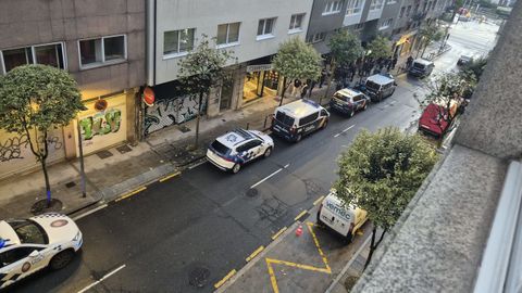 El despliegue que efectuaron la Polic�a Nacional y la Local se sald� con dos detenidos por asuntos de extranjer�a, cien identificados y un buen n�mero de armas blancas intervenidas a los clientes del Stilo (en la imagen) y el TNT