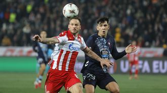 Yoel Lago pugnando con Arnautovic durante la contienda