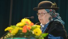 Mar�a del Carmen Maseda, leyendo anoche el preg�n de la Xira en el Cine Teatro de Ribadeo. 