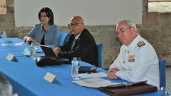 Susana de Sarri�, �ngel Olivares y Teodoro L�pez Calder�n, durante la reuni�n en el Arsenal. Armada