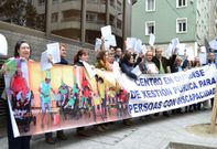 La plataforma entreg� ayer mismo cerca de 50.000 firmas reclamando este servicio. 