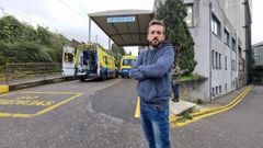 Renato P�rez, marido de Ana Mar�a N��ez, en la puerta de Urgencias de Montecelo, donde est� siendo atendida la mujer
