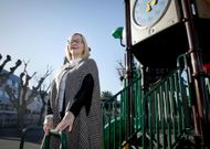 Dolores Su�rez tiene en su sonrisa y la de sus hijas su mejor baza para seguir rompiendo barreras. 