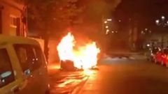 Unos desconocidos plantaron fuego a una hilera de contenedores en Vigo