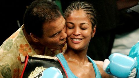 Con su hija Laila Al, que sigui sus pasos en el boxeo