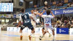 Una accin ofensiva del Cisne en el partido que le enfrent con el Cangas