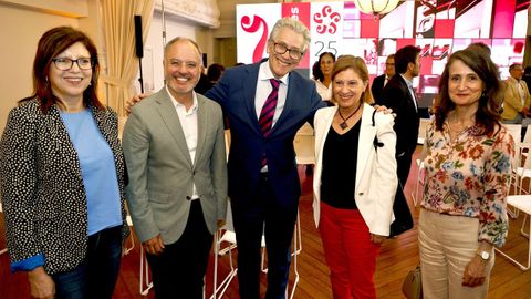 Mara Jos Caride, concejala de Urbanismo; David Regades, delegado de Zona Franca; Javier Touza, presidente de Arvi; Elena Espinosa, concejala de Medio Ambiente, y Ana Mejas, concejala de Empleo y Tecnologa.