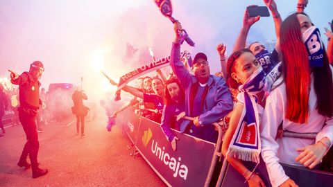 Aficionados del Real Oviedo antes del choque ante el Mirand�s