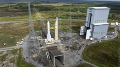 El Ariane 6 listo en la plataforma de despegue para su vuelo inaugural en el puerto espacial de Kur.