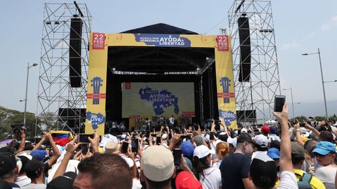 Vista general del escenario del concierto en el puente fronterizo de Tienditas, en C�cuta (Colombia)