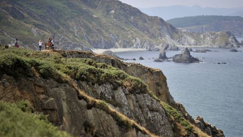 Por la costa de Loiba discurre la senda natural del Cantbrico