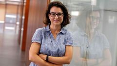 La portavoz parlamentaria del PSC, Eva Granados, posa durante la entrevista con Efe