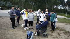 Un grupo de Lugo, este domingo junto al aparcamiento de Fuci�o do Porco, en O Vicedo