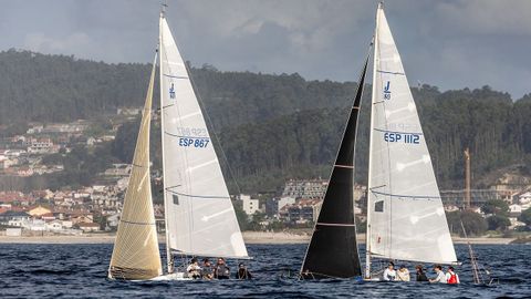 La flota de J80 compitiendo en la r�a de Pontevedra