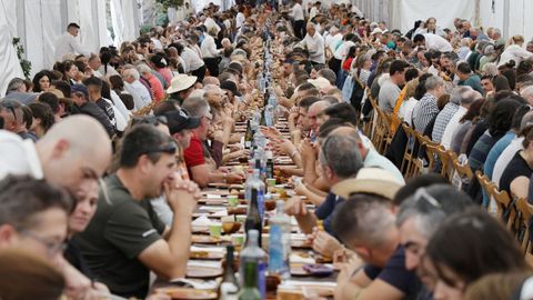 El menú estaba compuesto por varios platos elaborados con carne de Montederramo.